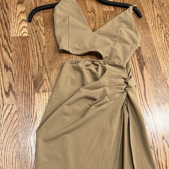 Dresses & Skirts - Super cute cut out dress